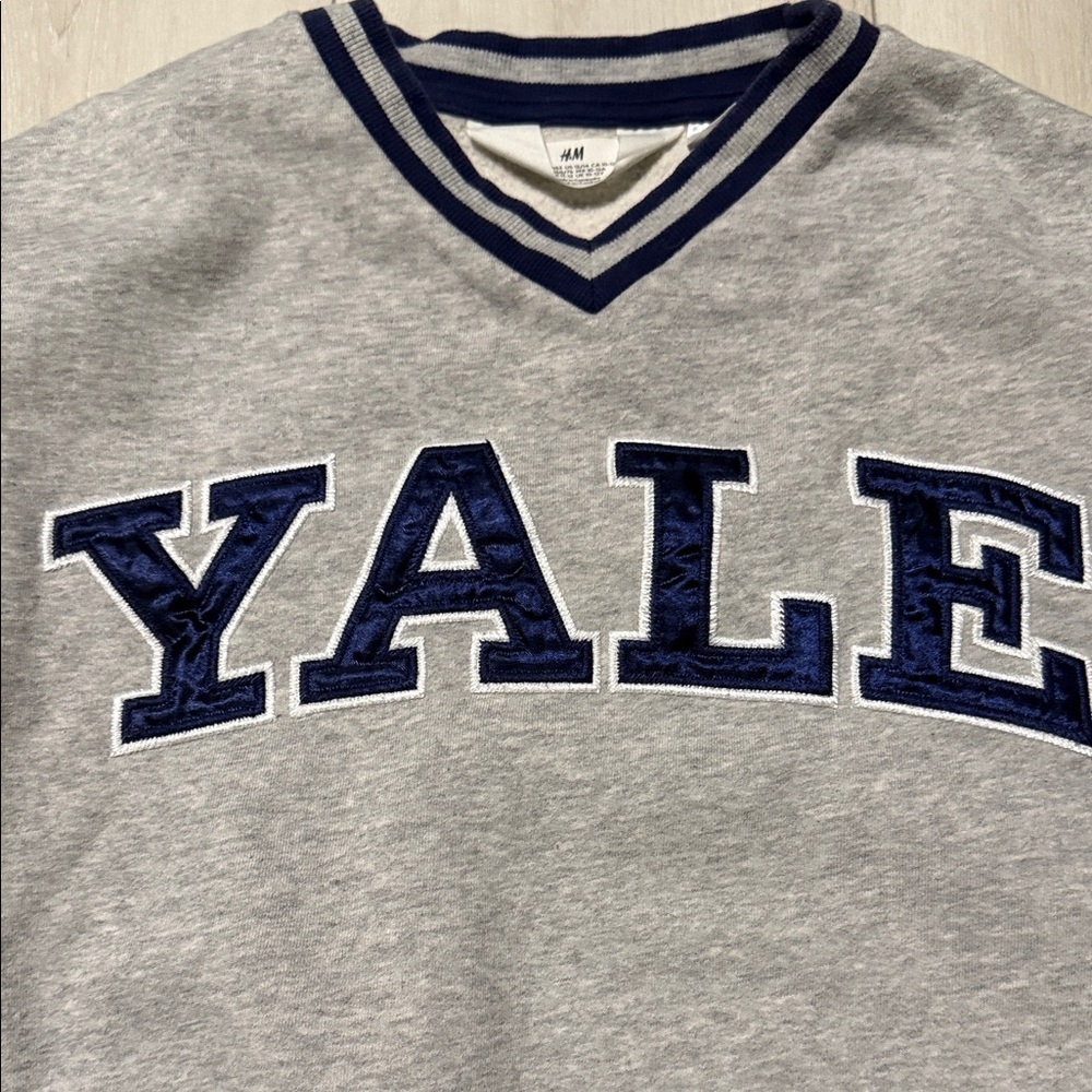 H & M Kid’s Yale University Grey V-Neck Pullover Sweater with Navy Trim - Picture 2 of 10